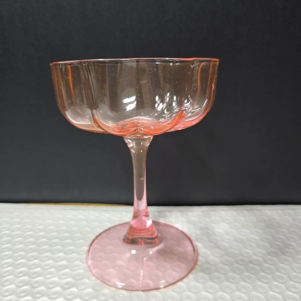 The Wine Savant Flower Shaped Coupe Glass Wavy Pedals Pink